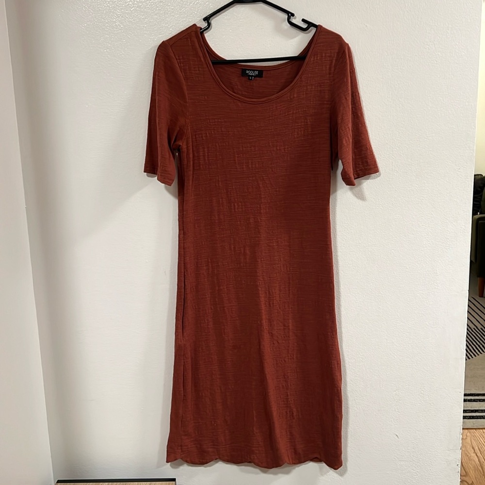 Roolee Rust Short Sleeve Midi Dress